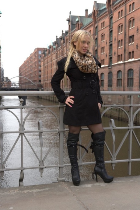 Celina Davis erotic star img
